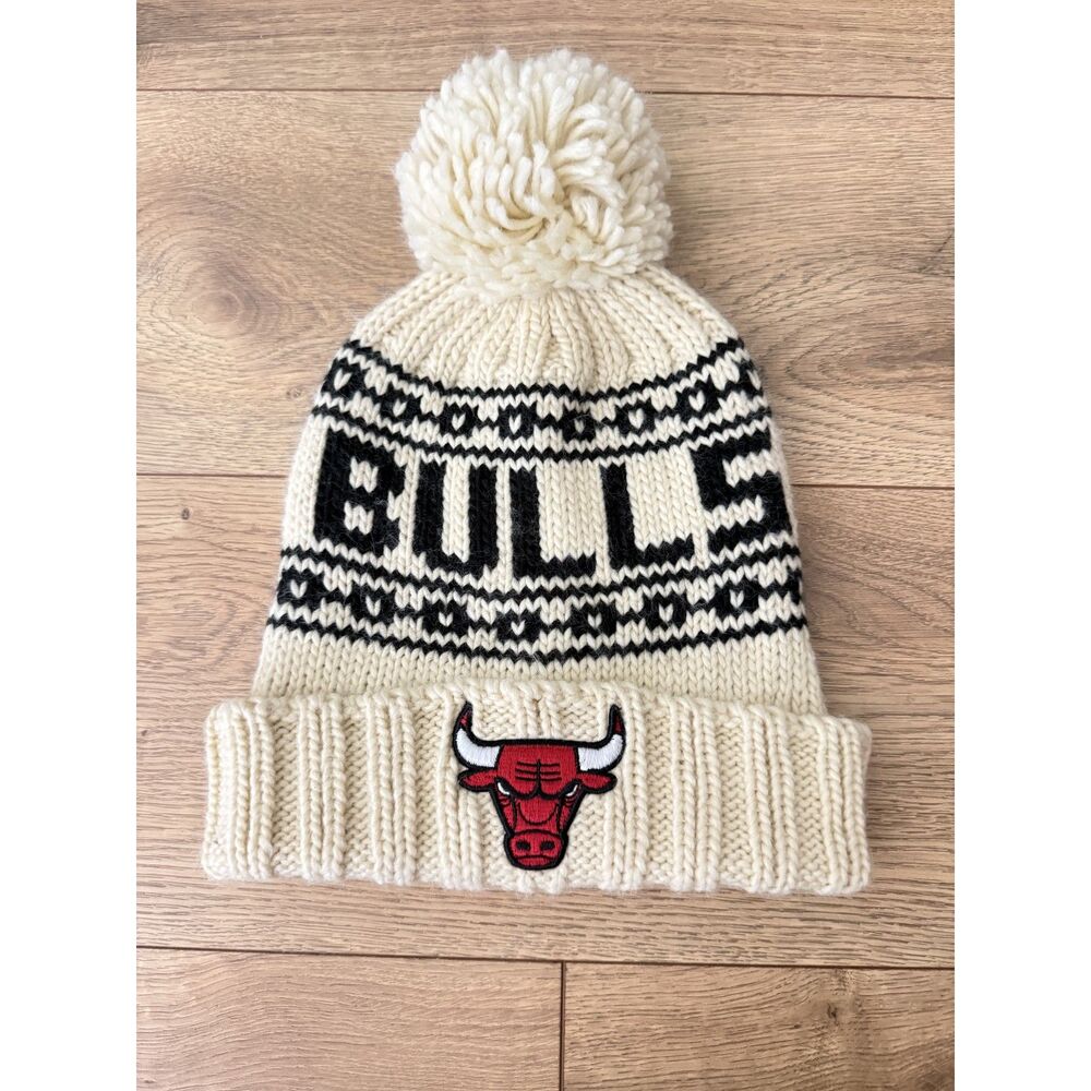 ULTRA GAME Chicago Bulls NBA basketball spell out Pom Knit Unisex Beanie OSFM